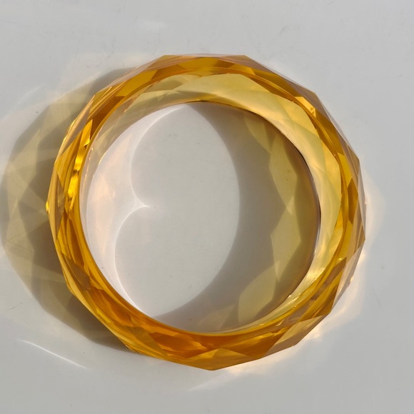 Set of 3 Vintage Lucite Facet Carved Bangle Bracelets - Picture 13 of 13